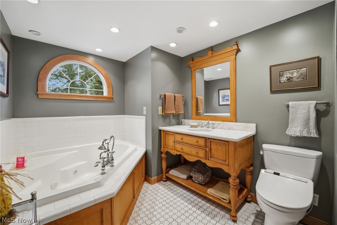 Newbury, Ohio, 44065, United States, 5 Bedrooms Bedrooms, ,4 BathroomsBathrooms,Residential,Active,2034640