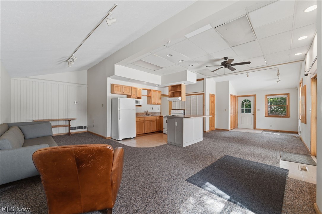 Newbury, Ohio, 44065, United States, 5 Bedrooms Bedrooms, ,4 BathroomsBathrooms,Residential,Active,2034640