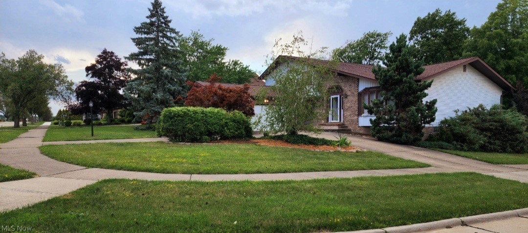Circular Drive with oversized 2 car garage. Beautiful open floor plan with a Two-Story foyer flanked by formal Liv/Din Room. The family room has a wet bar, wood burning fireplace with a natural gas fire starter and powered heat ventilator. Large Master Bedroom with Walk-in Closet, and Master Bath with Whirlpool tub! Furnace with Space Guard High Efficiency Air cleaner with micro mesh filter system. Toro sprinkler/irrigation system. Home security system. Garage 550 sq ft. Patio 18x12. Private Back yard. Convenient location!
