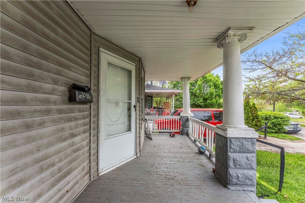 Photo of 3098 W 101st Street, Cleveland, OH 44111 (MLS # 5212102)