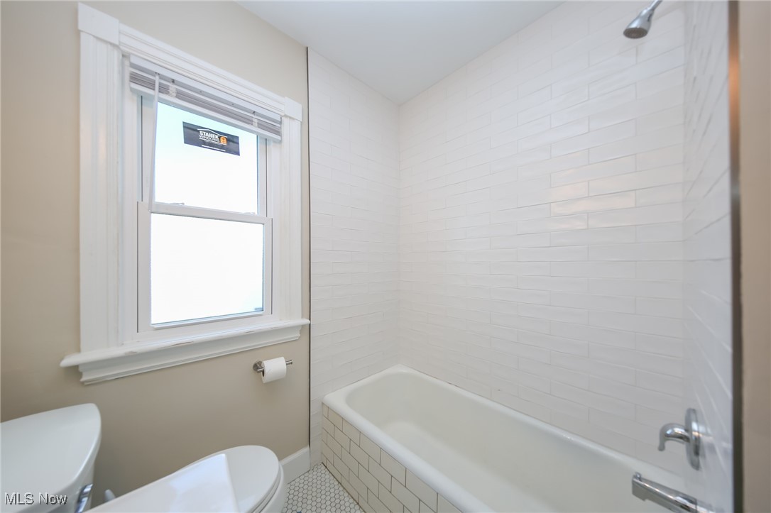 6305 Farnsworth Drive, Parma, Ohio image 23