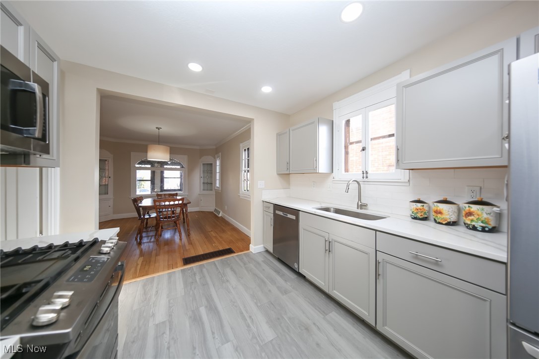 6305 Farnsworth Drive, Parma, Ohio image 13