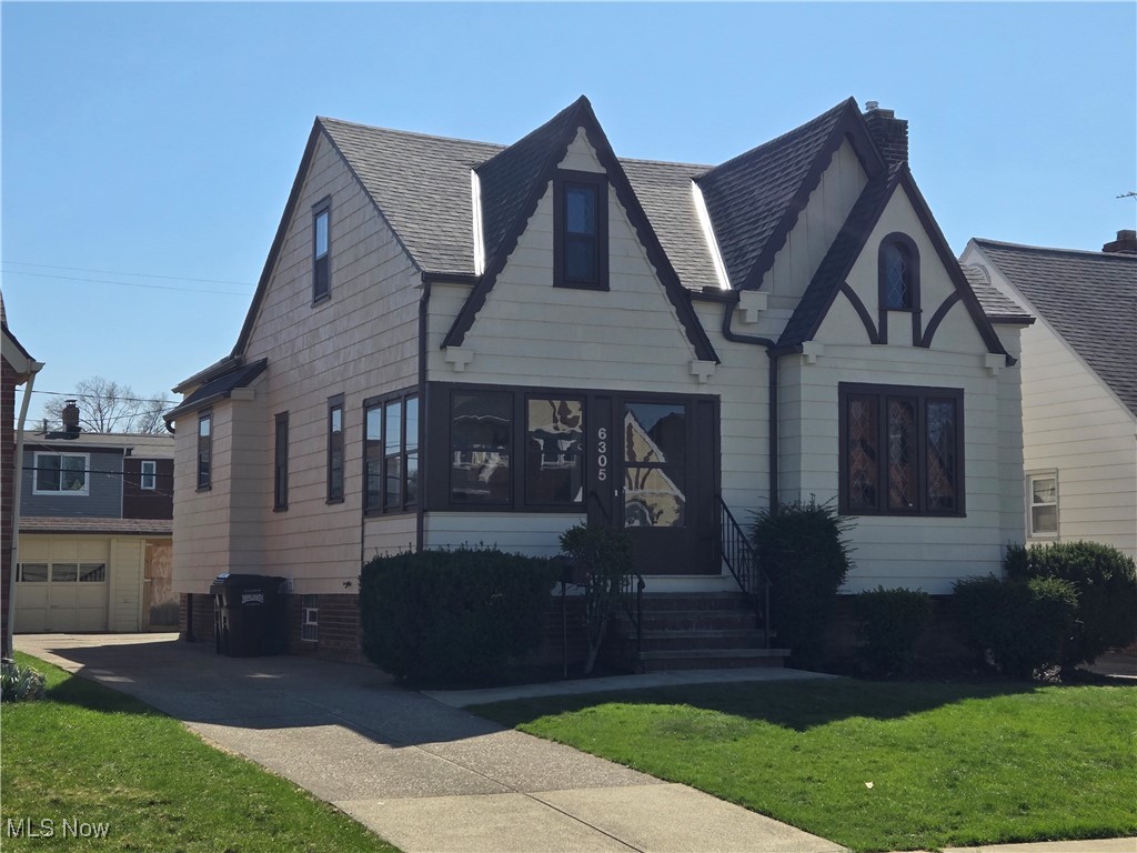 6305 Farnsworth Drive, Parma, Ohio image 1