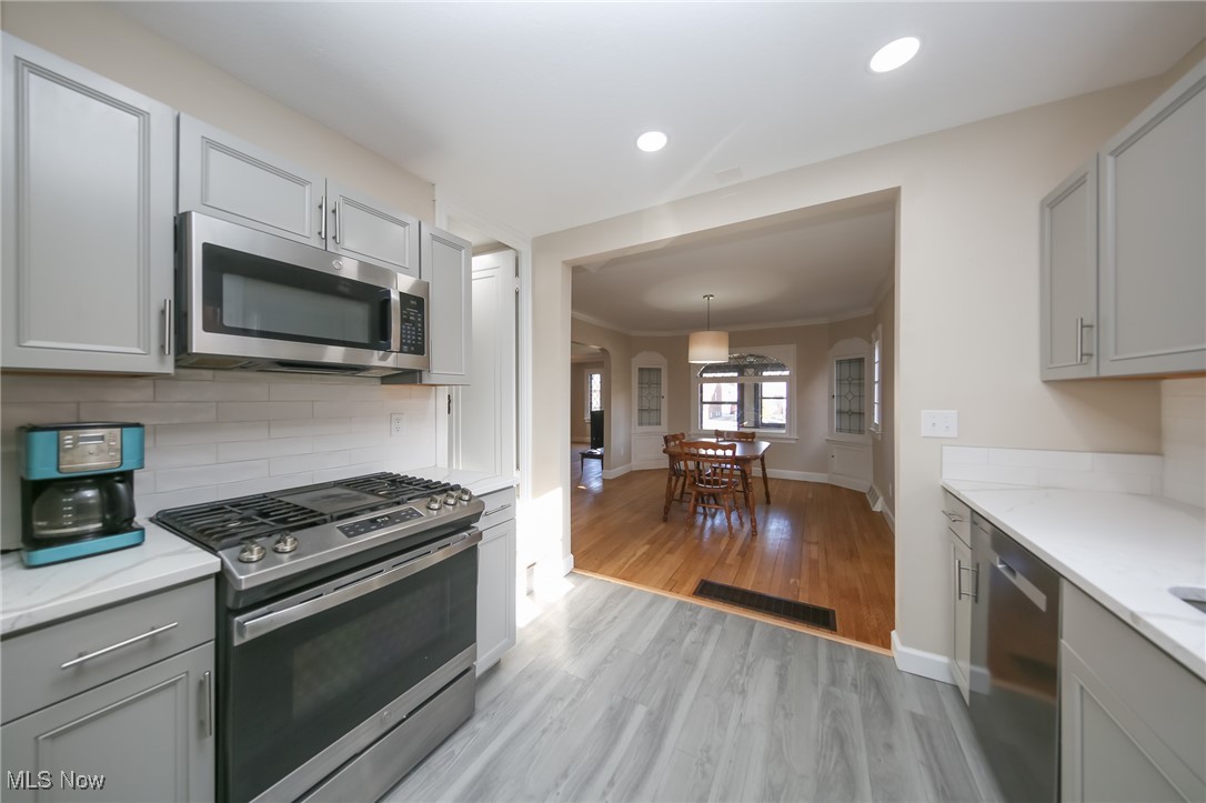 6305 Farnsworth Drive, Parma, Ohio image 14