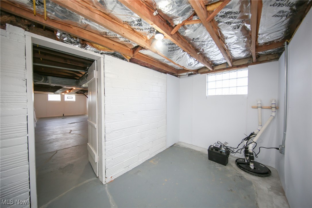 6305 Farnsworth Drive, Parma, Ohio image 30