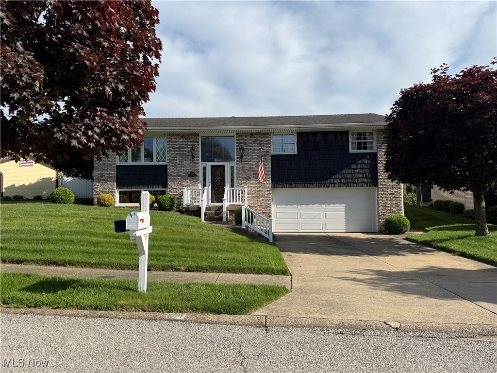 221 Scenery Drive, Weirton, West Virginia image 1