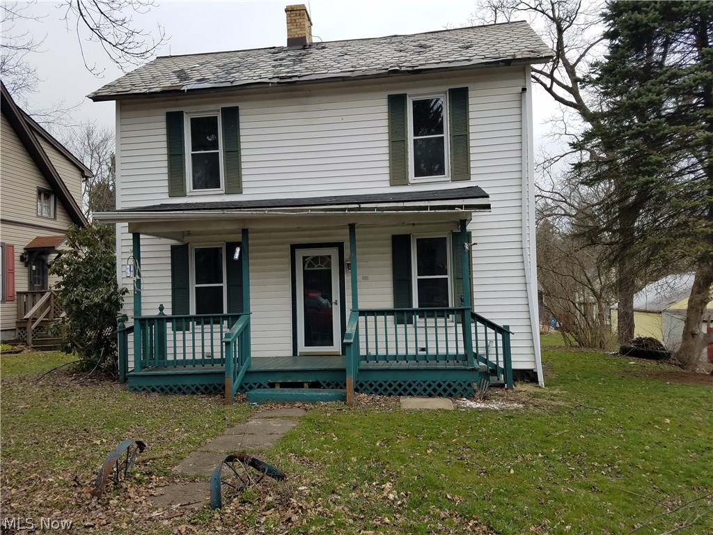 3Bedroom, 1 bath, Extreme Fixer-Upper/tear down.. In very bad condition. Needs roof and major rehab.