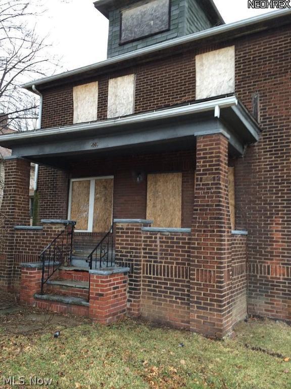 3 Bedroom 2 Bath all brick home in need of some love. Newer Furnace. Home come w/additional 3 lots