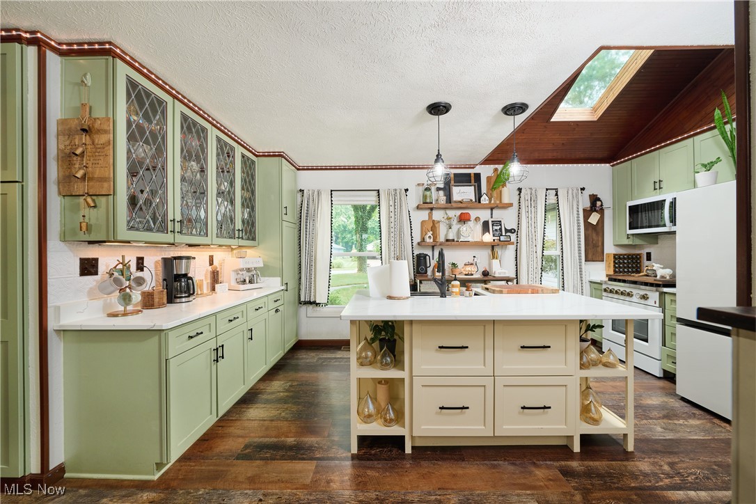 5763 Creekside Lane