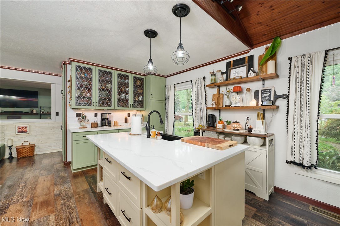 5763 Creekside Lane