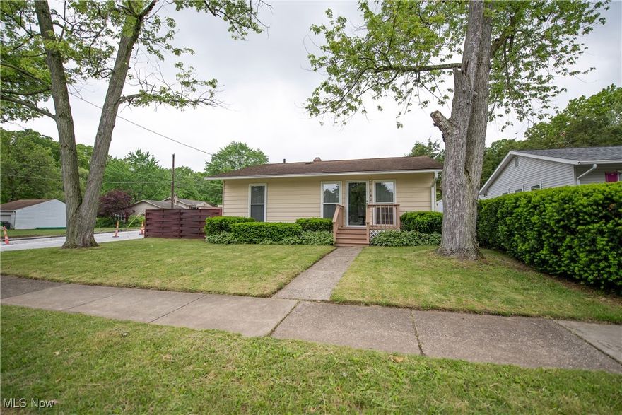 This 3-bedroom, 1-bath home is full of potential and located on a quiet street in the desirable Mogadore School District. With a solid structure and great bones, this home is perfect for buyers looking to add their own personal touches.
Features include an oversized 2-car garage, a peaceful private patio, and a functional layout. This home is a great opportunity for a starter home, investment property, or downsizing option.
Conveniently located near parks, schools, and all that Mogadore has to offer—don’t miss your chance to make this house your own! Call me today to schedule you own private tour!