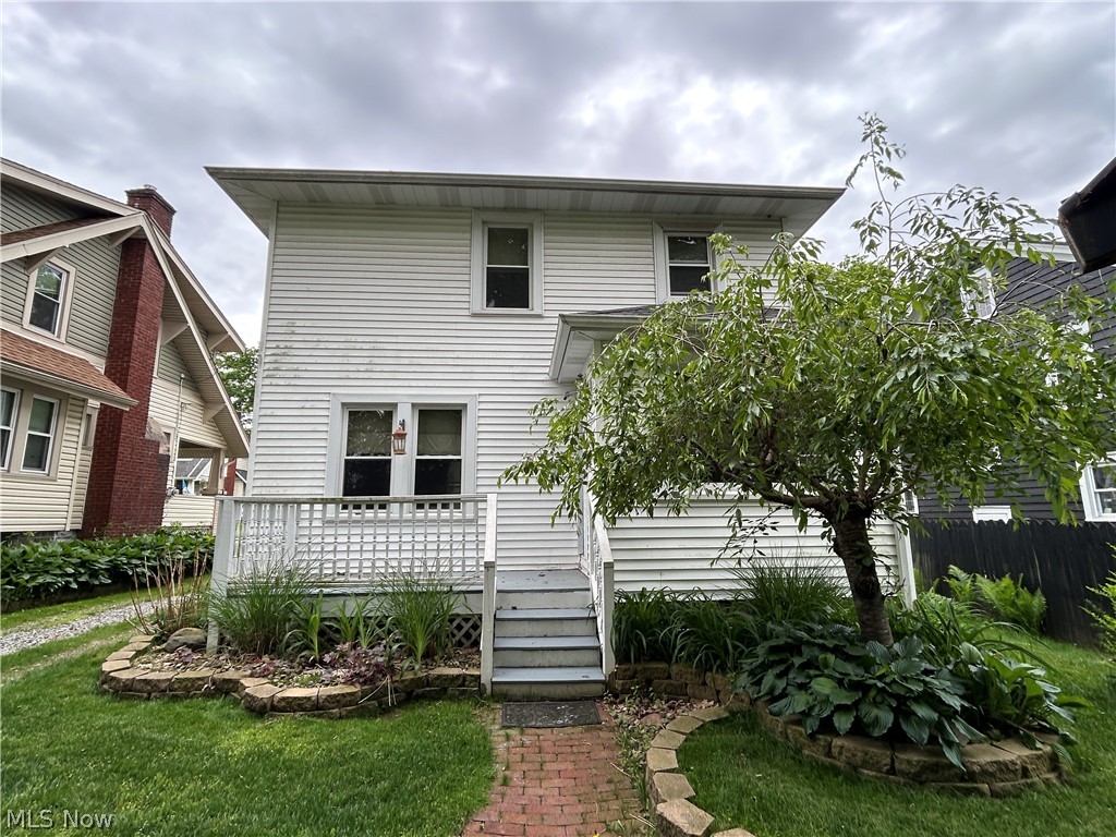 153 W Burns Avenue