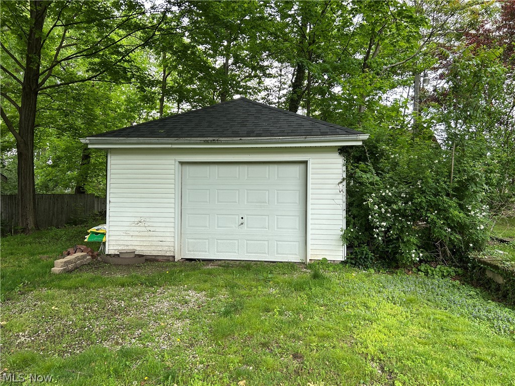 153 W Burns Avenue