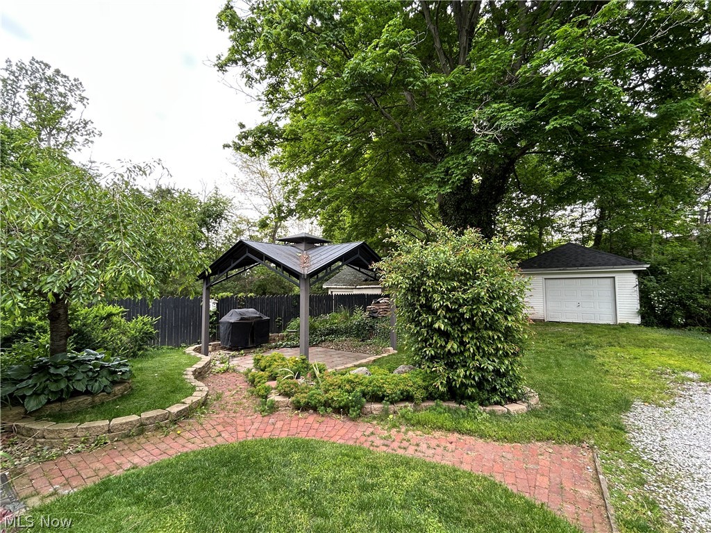 153 W Burns Avenue