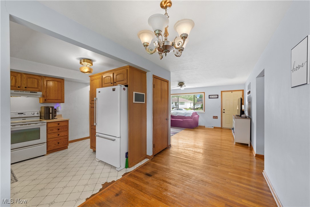 8908 Harrow Drive, Parma, Ohio image 9