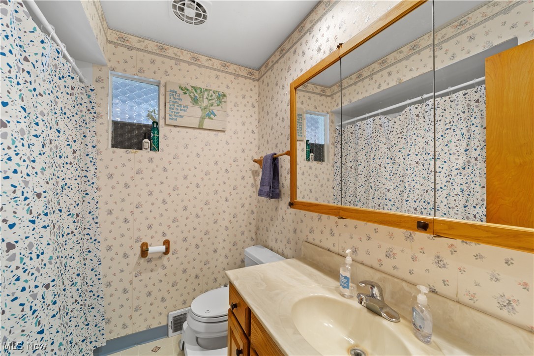 8908 Harrow Drive, Parma, Ohio image 16
