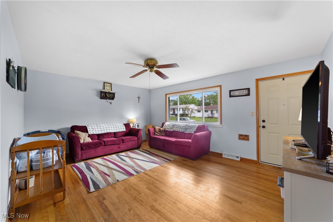 8908 Harrow Drive, Parma, Ohio image 3
