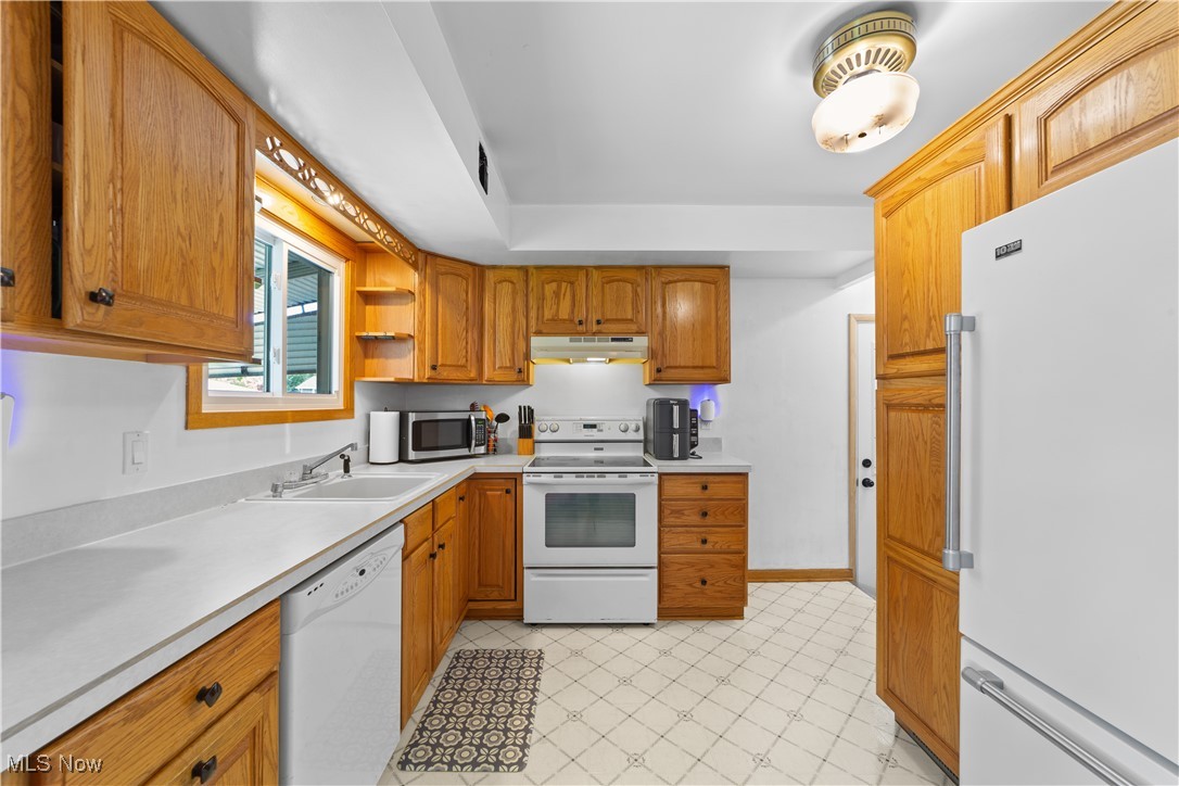 8908 Harrow Drive, Parma, Ohio image 6