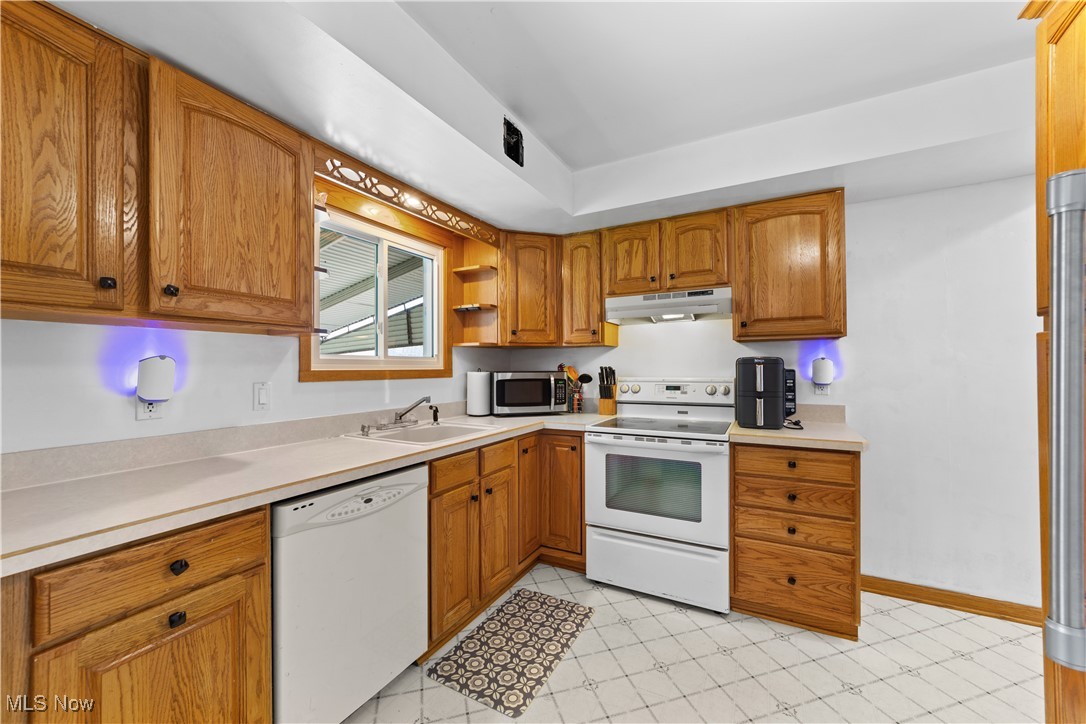 8908 Harrow Drive, Parma, Ohio image 7