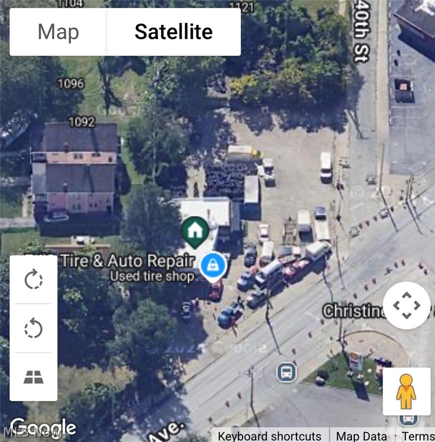 Main image without alt text