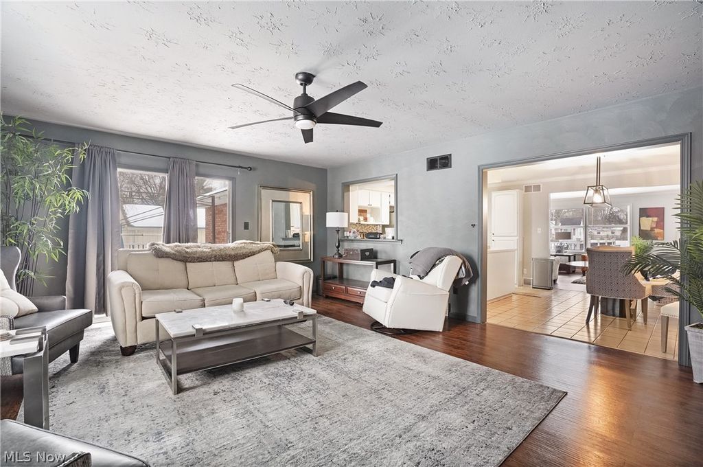 Photo of 321 Meadowbrook Avenue, Boardman, OH 44512 (MLS # 5186986)