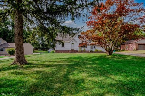 Single Family Residence in Seven Hills OH 1602 Mapleview Drive.jpg