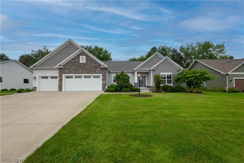 Homes For Sale - 8087 Blue Spruce Circle<br/> North Canton, OH 44720