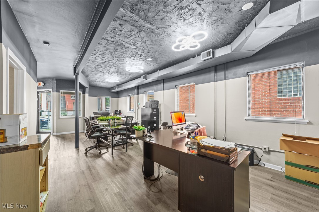 Cedar-Taylor - Commercial Sale