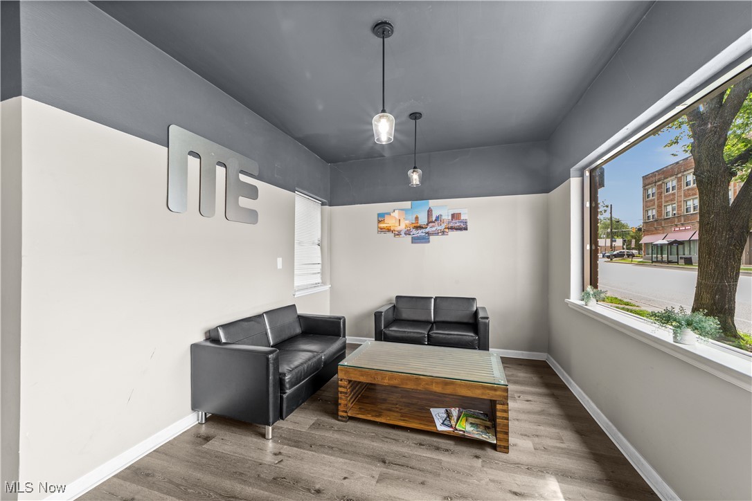 Cedar-Taylor - Commercial Sale