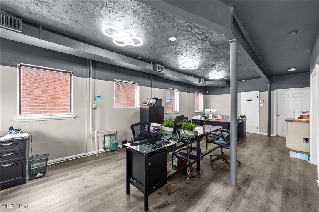 Cedar-Taylor - Commercial Sale