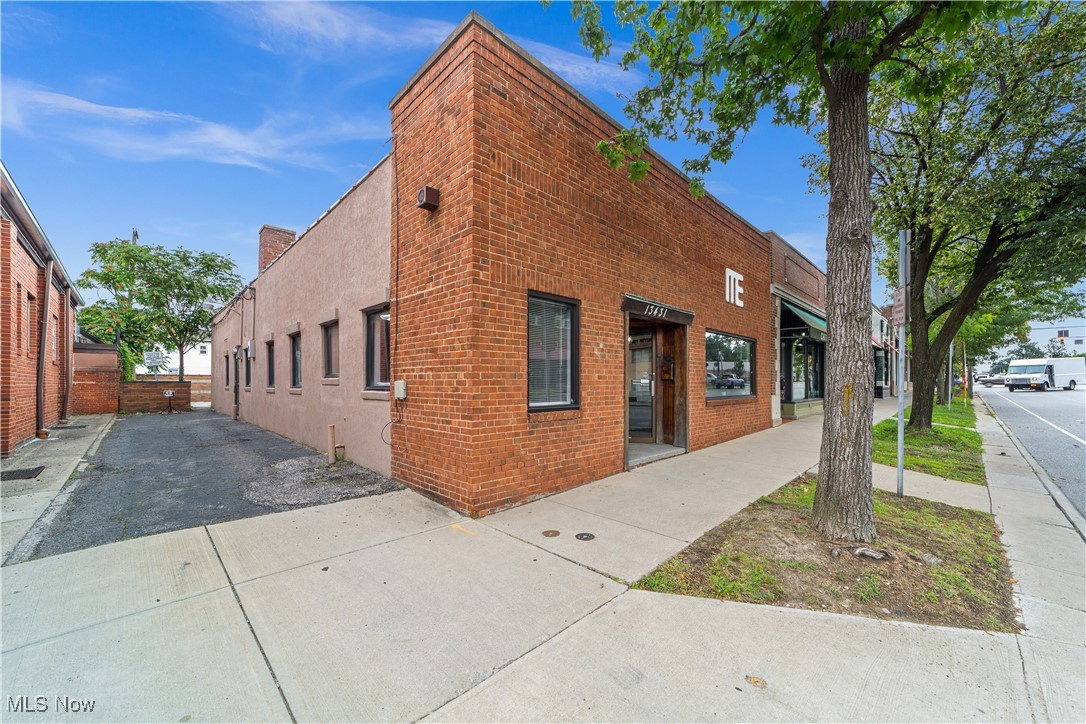 Cedar-Taylor - Commercial Sale