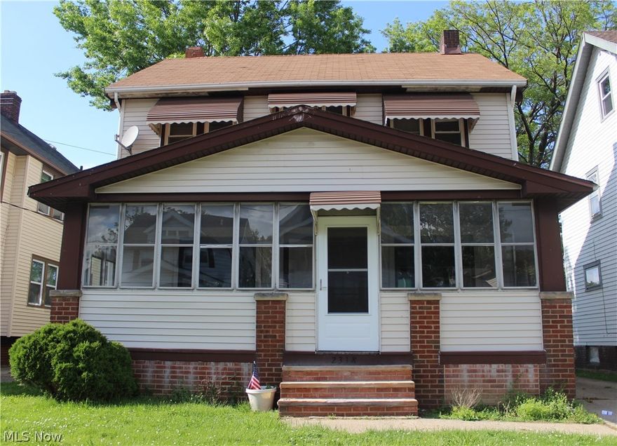 Lots of Warm Natural Light! Many Original Features!  A single family home that contains 1,374 sq ft and was built in 1924. It contains 3 bedrooms and 1 bathroom. Don't Miss Out! Schedule Your Showing Today!