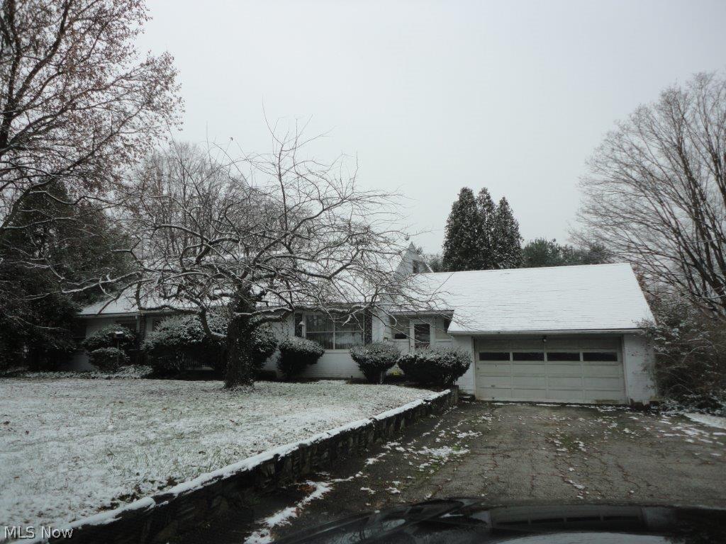 Silver Lake location needs a lot of work. Cash offers only, no exceptions! Value is primarily in the land.