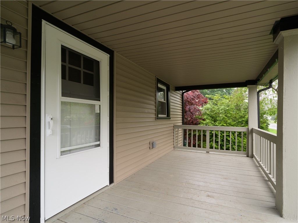 Photo of 557 Washington Avenue, Barberton, OH 44203 (MLS # 5205666)