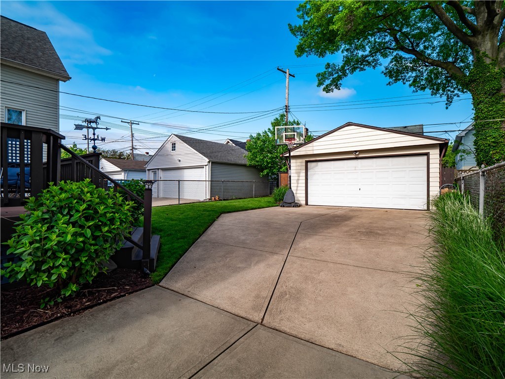 2094 Chesterland Avenue, Lakewood, Ohio image 24