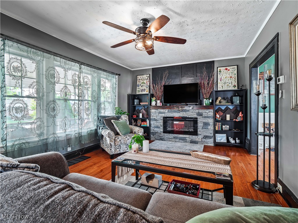 2094 Chesterland Avenue, Lakewood, Ohio image 6