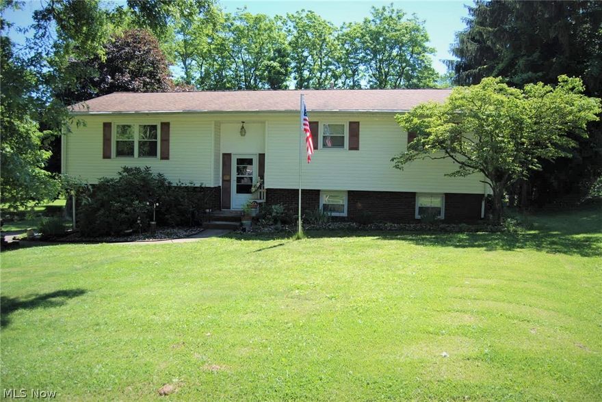 Beautiful 3 bdrm. home located on a pretty treed lot in north end of town in sub division. Great location close to amenities.
This home has over 2020 sq.ft of living space and features a Nice fireplace in family room. Large deck over looks treed lot with creek.
New Hot water tank just installed June this year. Seller will contribute $ 2000 towards  users Closing costs or for new kitchen appliances at closing and remove unwanted ones prior to closing .  Seller has enjoyed this home since 1995 and is retiring may negotiate on household items.