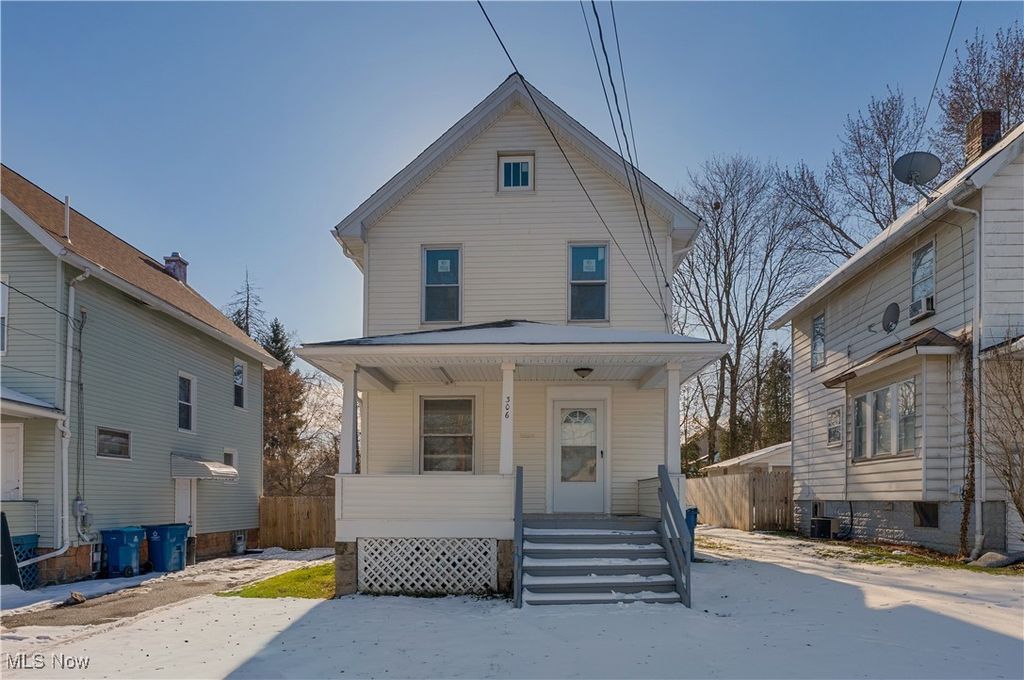 Photo of 306 Maplewood Avenue, Struthers, OH 44471 (MLS # 5179631)