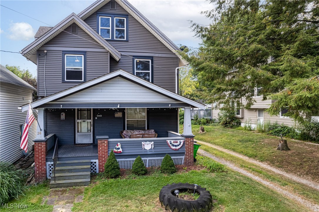 Rare, amazing investment opportunity in the heart of Barberton. Over 1800 square feet and 5 bedrooms, this is an investors dream whether as a property to add to your rental portfolio or a fix and flip. This home has a great covered front porch and a large fairly private backyard for being in the city. Call today for your personal tour!!