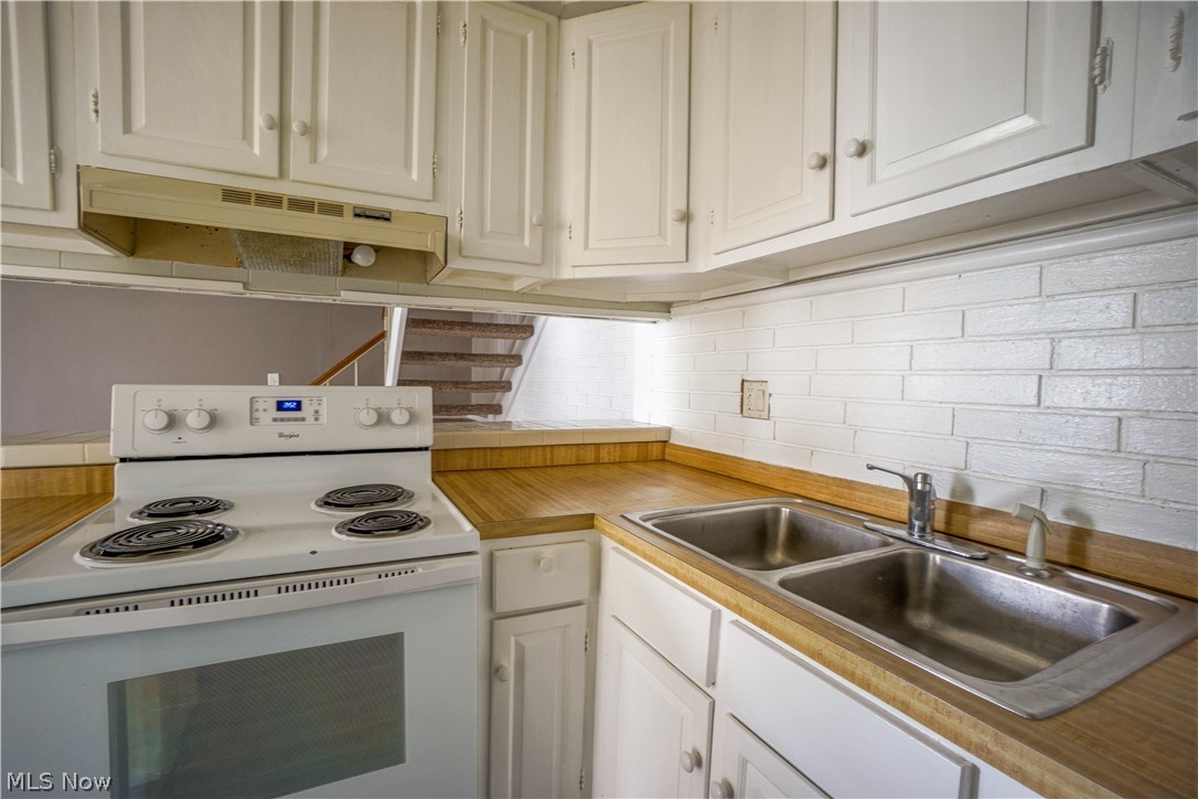 Village Green Condos 02 - Residential