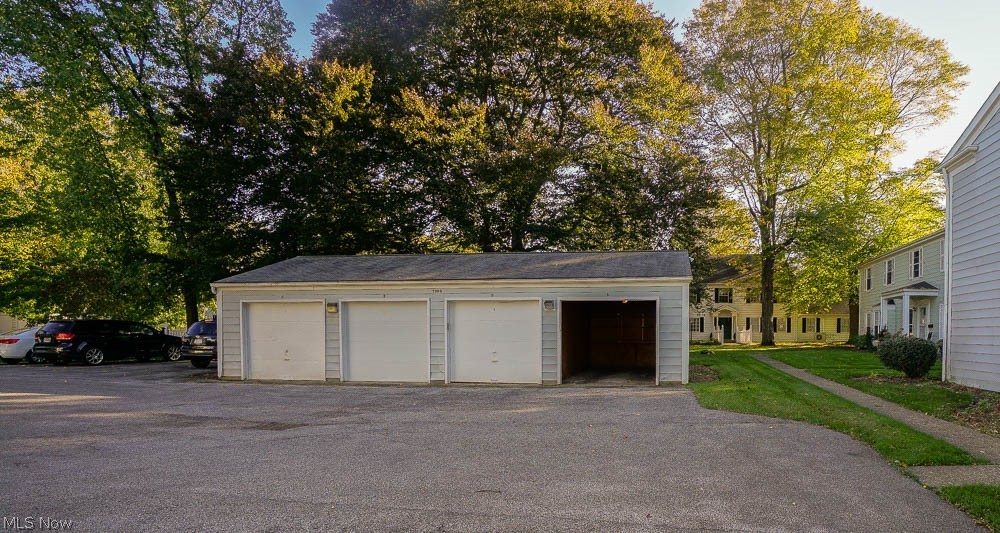 Village Green Condos 02 - Residential