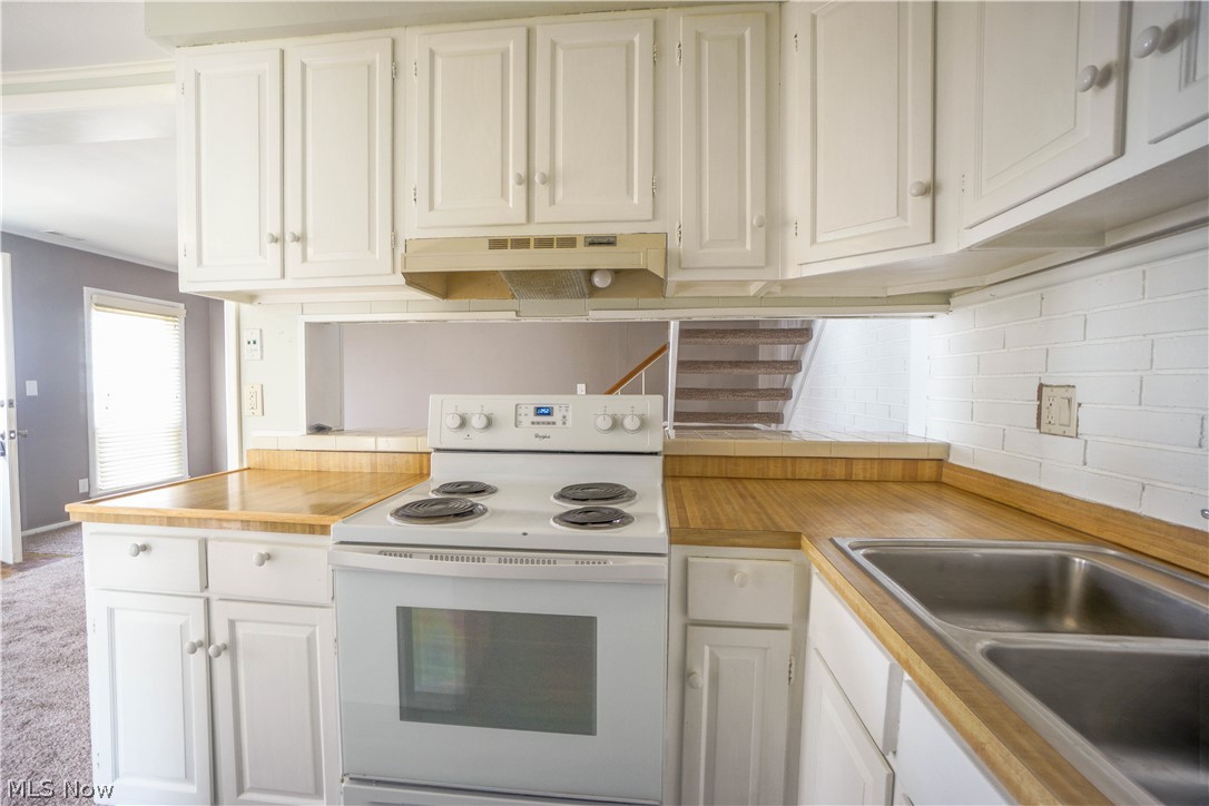 Village Green Condos 02 - Residential