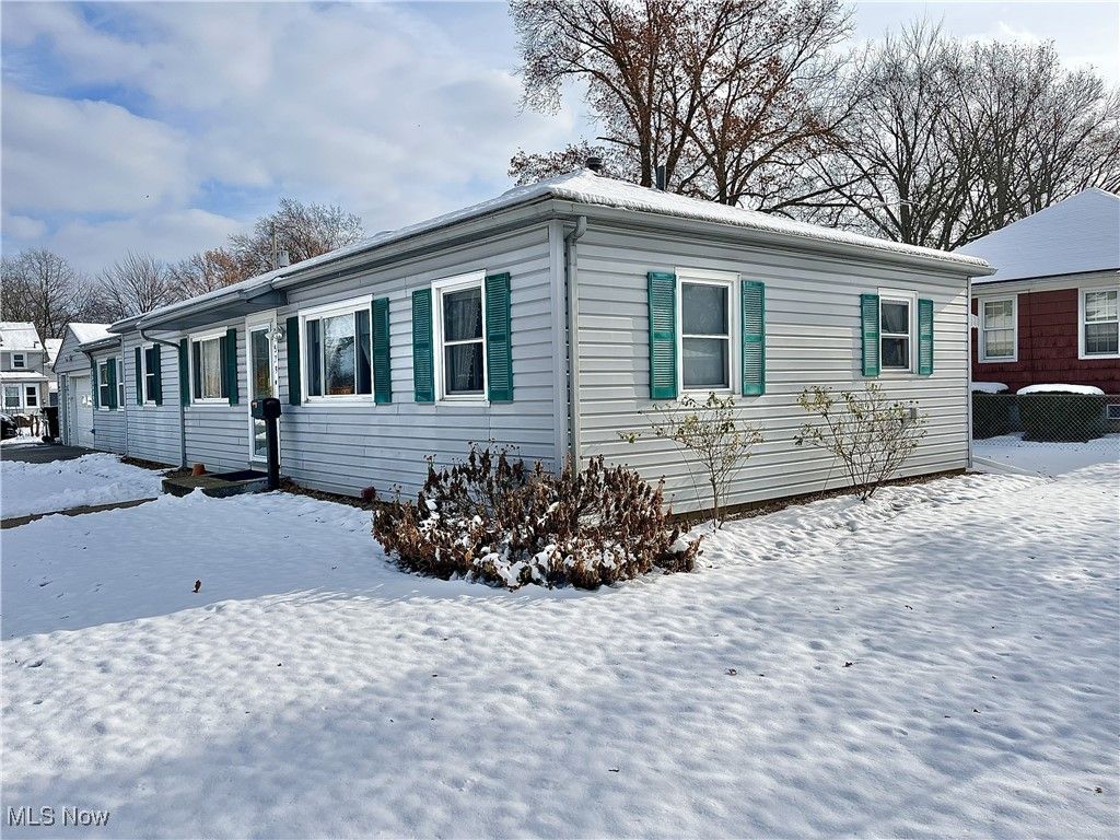 Photo of 579 Poplar Street, Elyria, OH 44035 (MLS # 5175925)