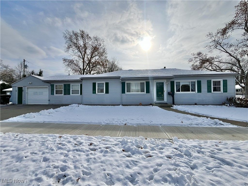 Photo of 579 Poplar Street, Elyria, OH 44035 (MLS # 5175925)