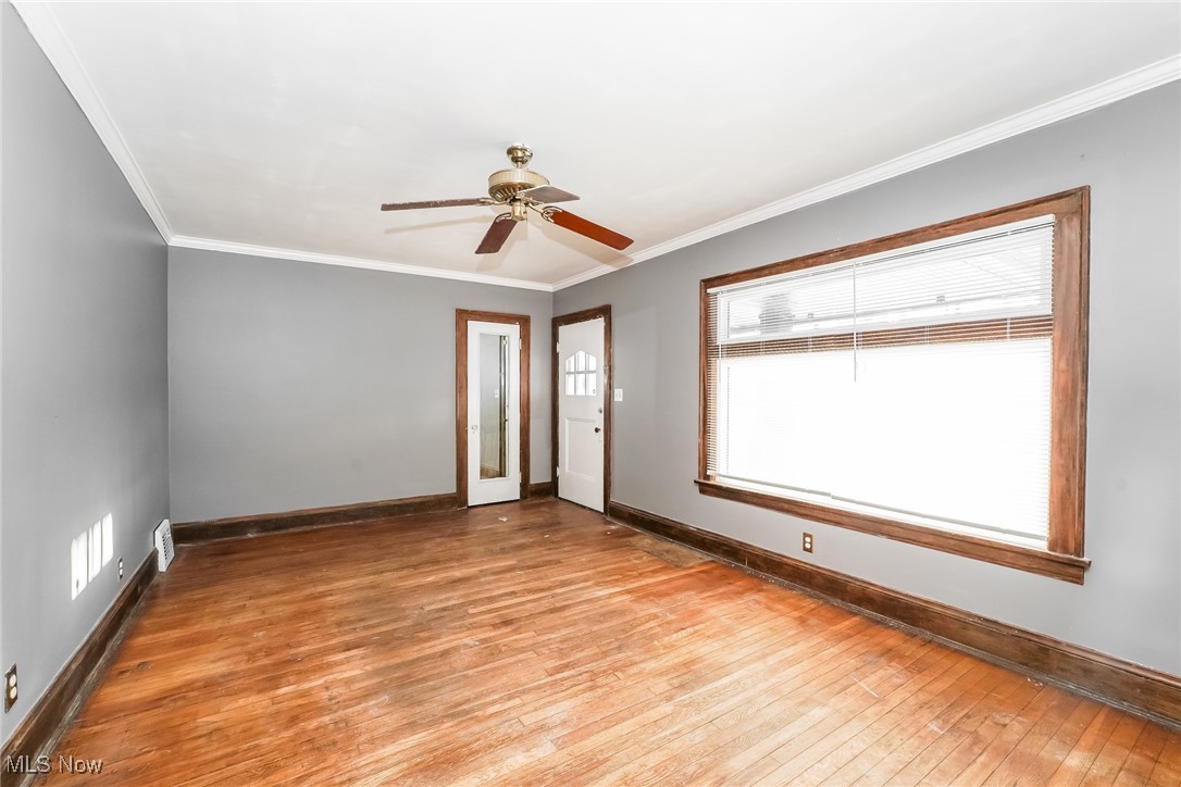 9509 Rosewood Avenue