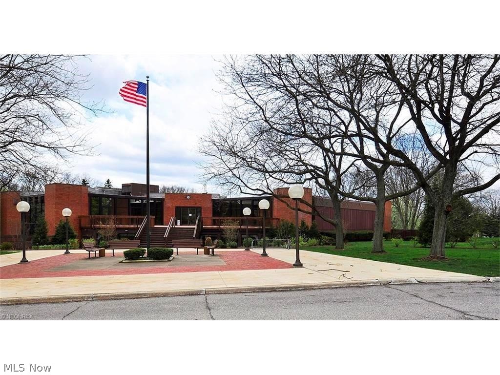 Greenwood/Hampton Ct. - Residential