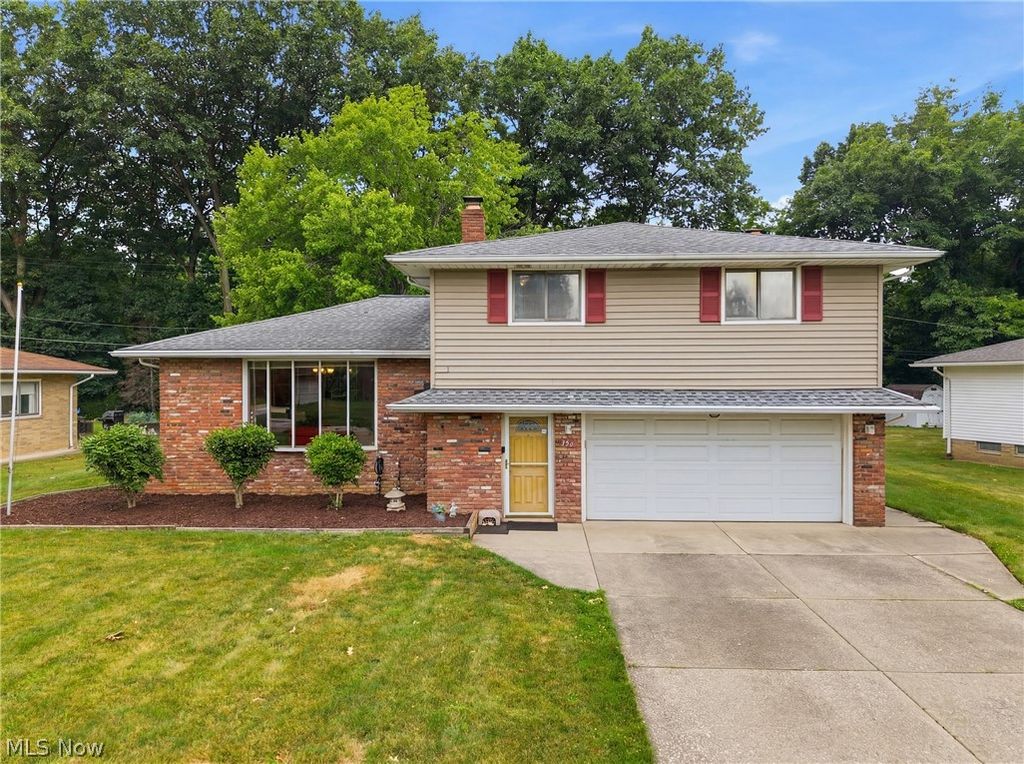Photo of 1351 N Circle View Drive, Seven Hills, OH 44131 (MLS # 5225435)