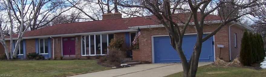 Huge brick ranch w/ in-law suite.  Nicely maintained and updated w/ neutral décor and fresh paint inside and out--over 4,500 sq ft of living space.  First floor includes LV/DR combo, eat-in kitchen, Florida rm, 3 br, 2 full BA, laundry. Lower level has 2nd eat-in kitchen, 2nd laundry, LV/DR combo, 4th br, exercise rm, study & storage rm.  Attached garage.  Home warranty provided by seller.