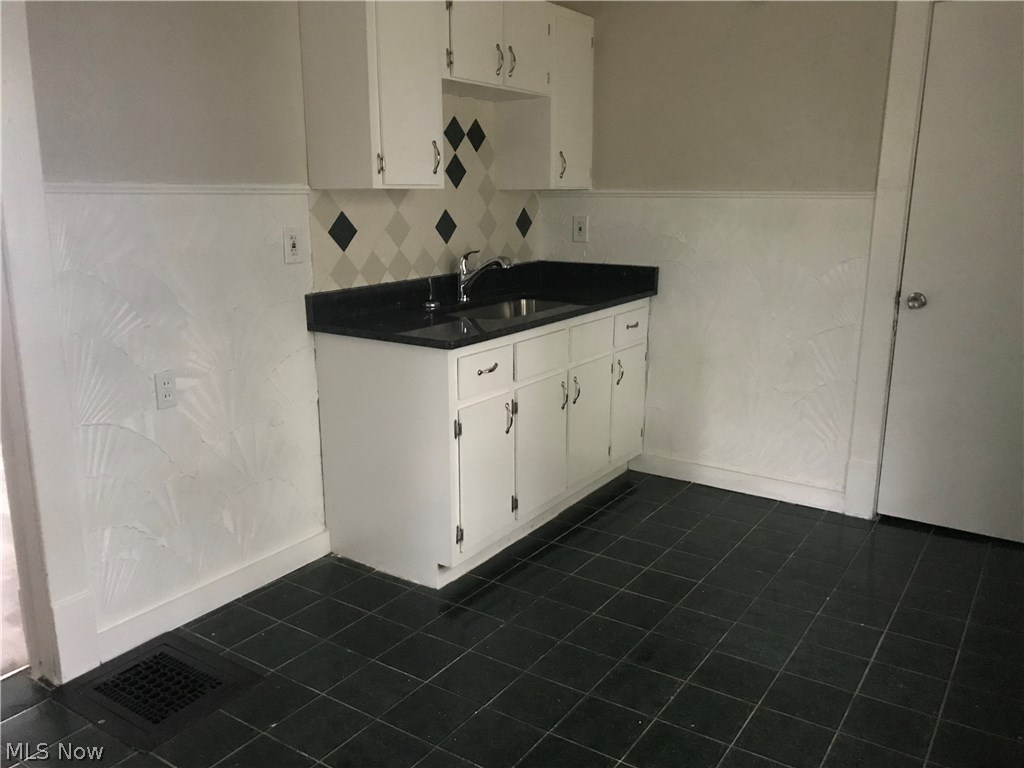 Euclid 16 - Residential Lease