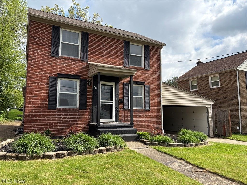 Photo of 363 E Park Avenue, Barberton, OH 44203 (MLS # 5209610)